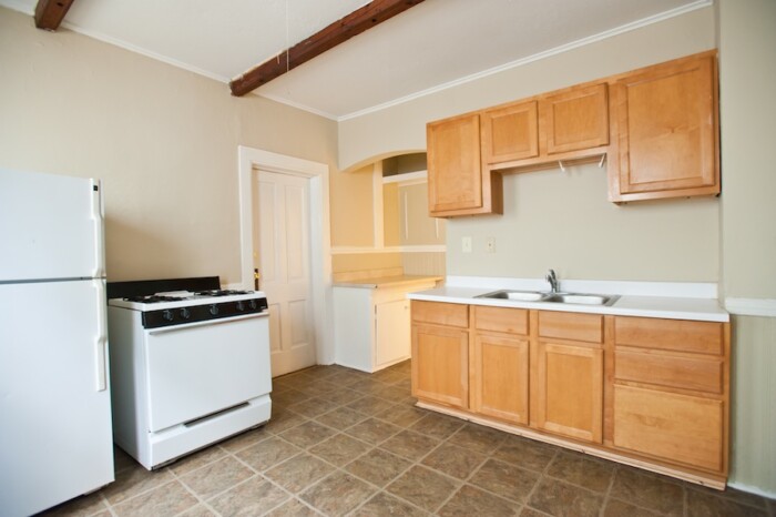 3221 N. Newhall, 2 Bedroom Lower Flat - Image 15