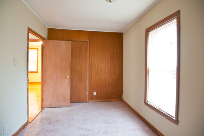 3221A N. Newhall, Upper 2 Bedroom Flat - Image 6