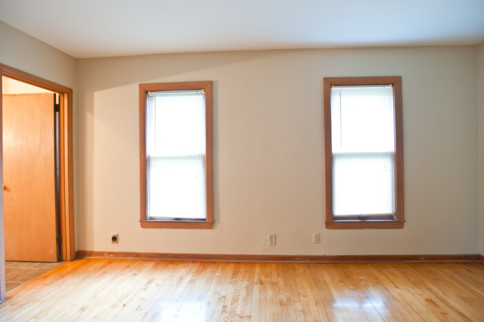 3221A N. Newhall, Upper 2 Bedroom Flat - Image 7