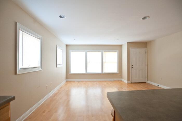 3257 N. Oakland, 4 Bedroom, 2 & 1/2 Bath, Lower Flat, Central Air - Image 6