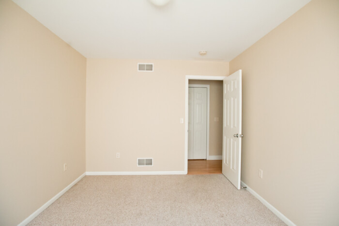 3257 N. Oakland, 4 Bedroom, 2 & 1/2 Bath, Lower Flat, Central Air - Image 11