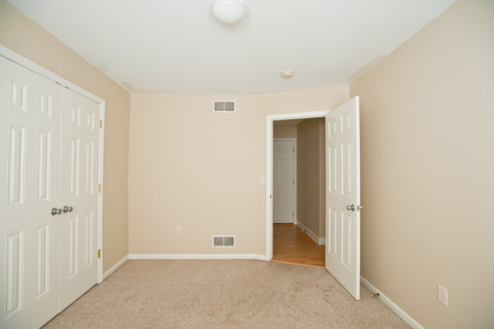 3257 N. Oakland, 4 Bedroom, 2 & 1/2 Bath, Lower Flat, Central Air - Image 15