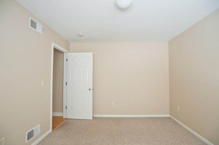 3257 N. Oakland, 4 Bedroom, 2 & 1/2 Bath, Lower Flat, Central Air - Image 18