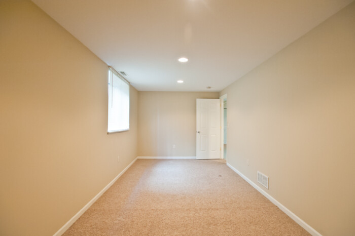 3257 N. Oakland, 4 Bedroom, 2 & 1/2 Bath, Lower Flat, Central Air - Image 29