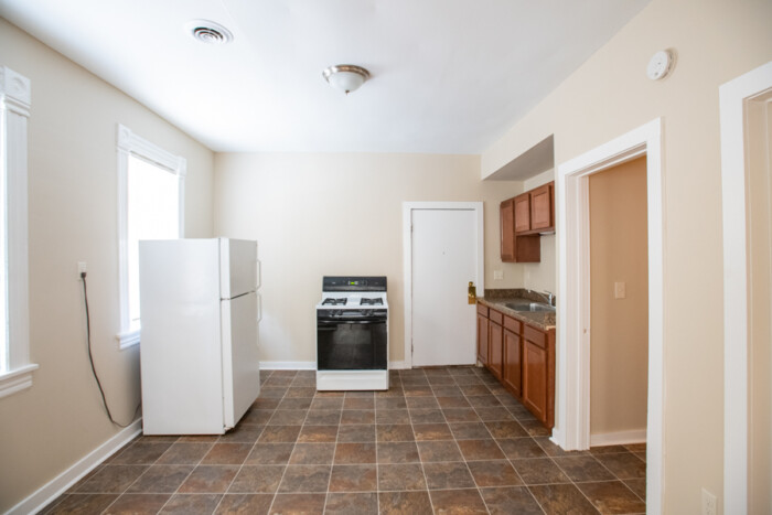 829 E Clarke, 1 Bedroom (2F) - Image 2