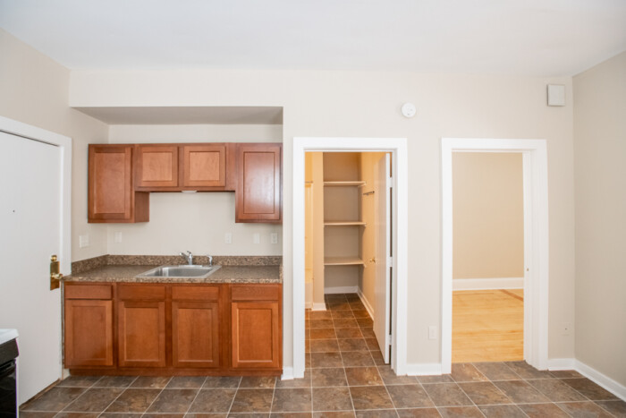 829 E Clarke, 1 Bedroom (2F) - Image 3