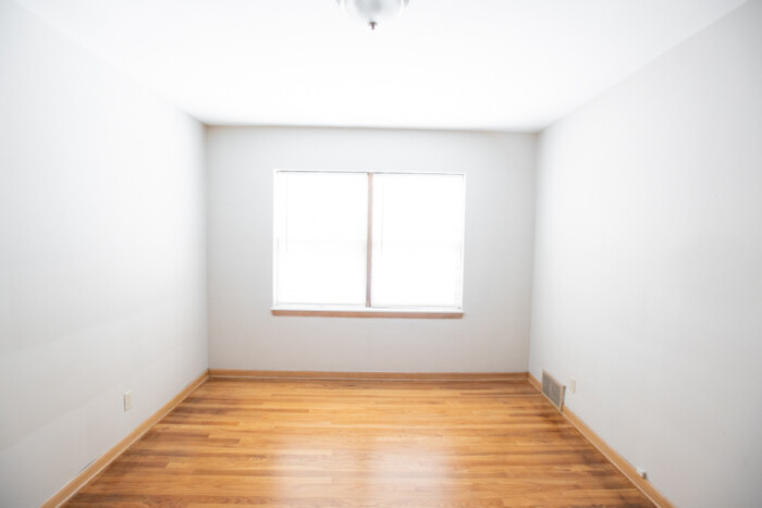 1323 E. Colorado Apt. 4, 2 BR, HWF,  With Stainless Appliances and Dishwasher, Bayview  $500 OFF FIRST MONTH'S RENT - Image 9