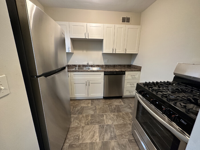 1333 E. Colorado Apt. 3, 2 BR, HWF,  With Stainless Appliances and Dishwasher, Bayview - Image 5