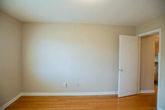 1327 E. Colorado, 1 Bedroom Apartment, Apt 7 - Image 12